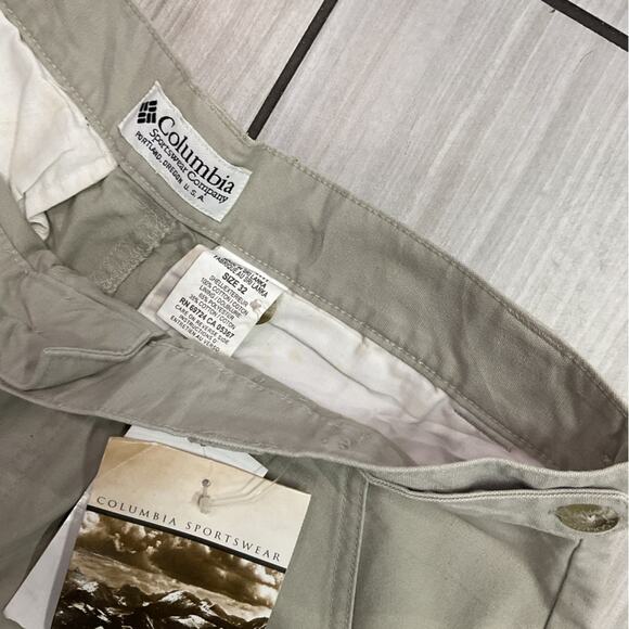 Columbia Khaki Shorts - Picture 3 of 5